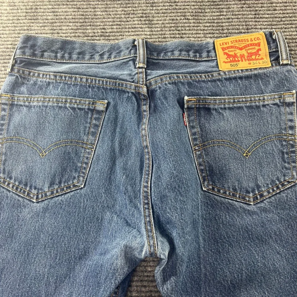 Levis 505 Regular Fit Jeans Mens 34x30 Blue Straight Leg Denim Pants Medium Wash